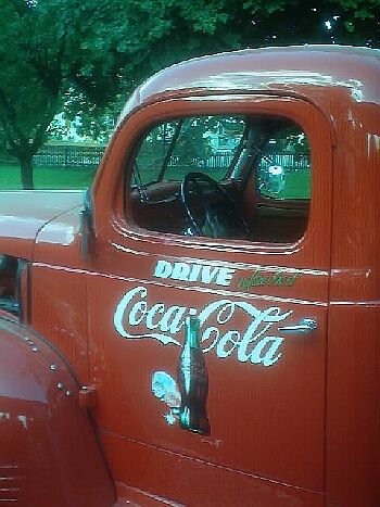 Sepp aus Inning ber seinen 41er Dodge Pickup Truck im Coca Cola Design mit 